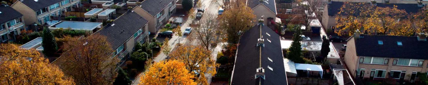 Luchtopname van de Tilburgse proeftuinwijk Quirijnstok in de herfst